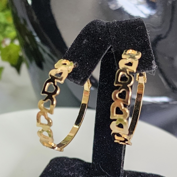 Gold Fulled Heart Hoop Earrings New - Picture 5 of 11